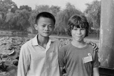 ​马云今天退休，回顾马云的20张照片，致敬乡村教师马老师