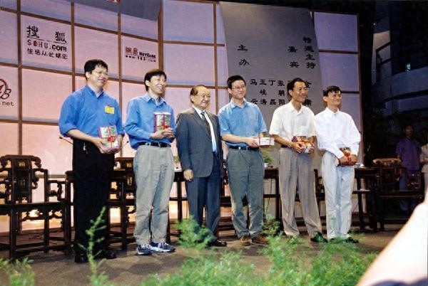 马云今天退休,回顾马云的20张照片,致敬乡村教师马老师