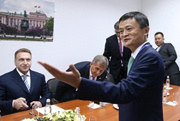 马云今天退休,回顾马云的20张照片,致敬乡村教师马老师