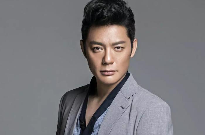 周丽淇结婚喜讯被爆,粉丝祝福满满,却因这一发现惨遭网友唾骂