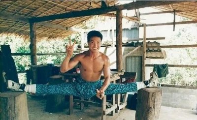 ​「香港腿王」卢惠光：从最强泰拳冠军到成龙保镖