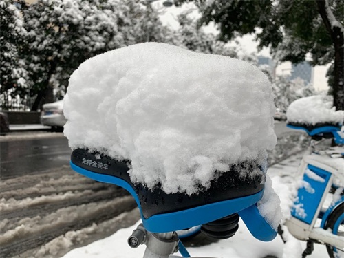 寒潮凶猛，大暴雪袭击杭州！积雪10厘米以上一夜变雪城