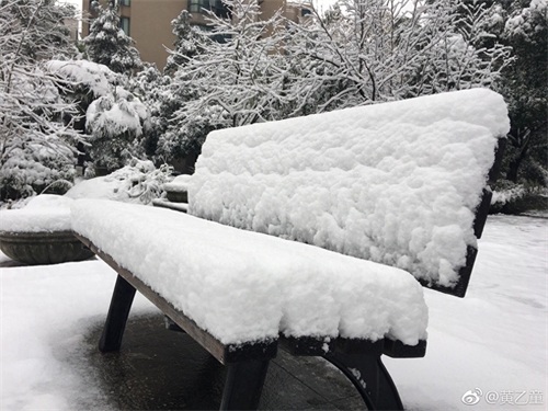 寒潮凶猛，大暴雪袭击杭州！积雪10厘米以上一夜变雪城