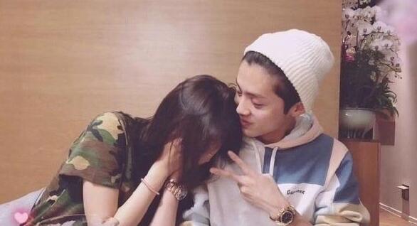 关晓彤鹿晗什么时候在一起的