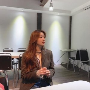 ​韩国女团A PINK成员尹普美SNS发近照