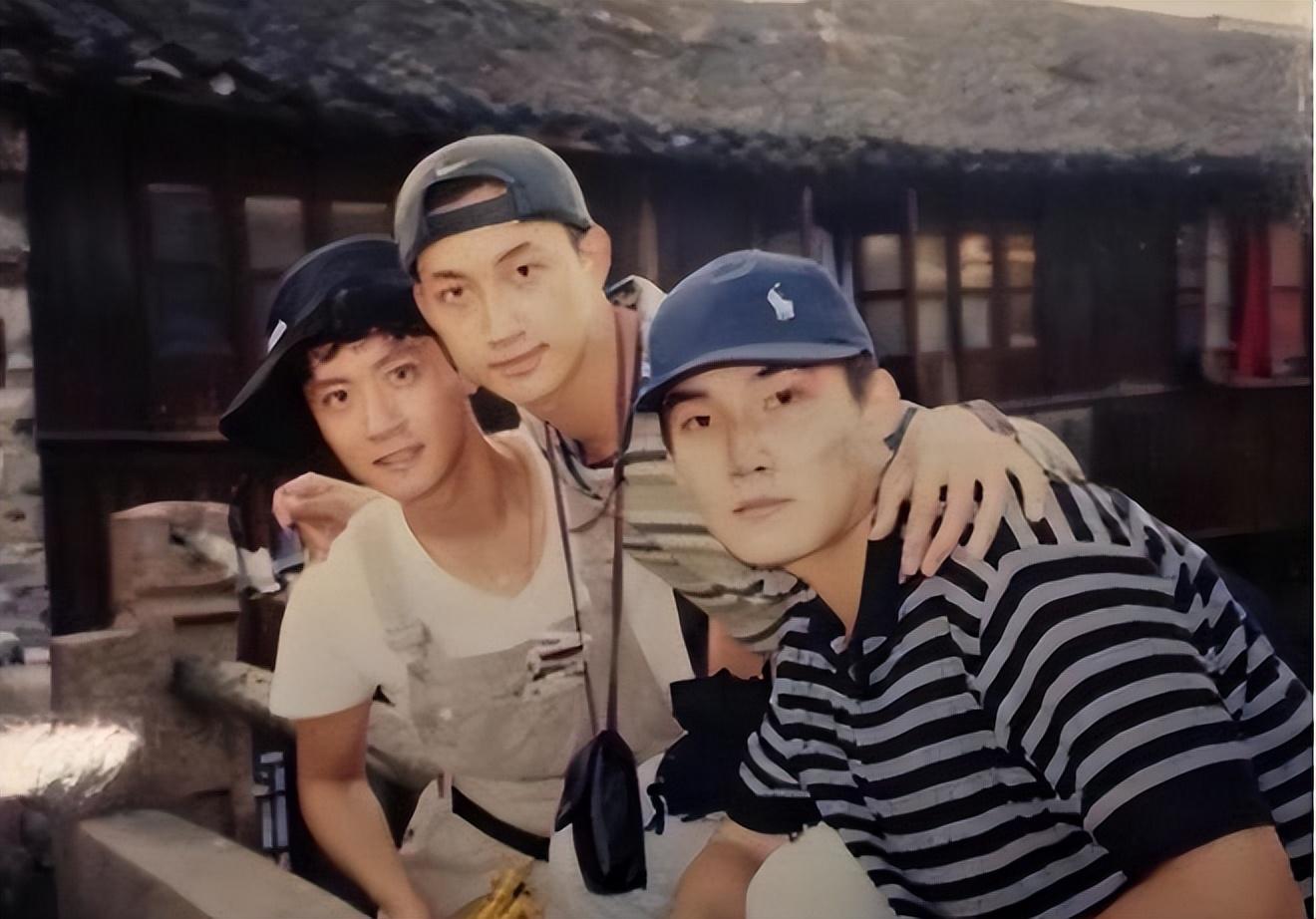 叔系男神:出道十年不温不火,婚后一年爆红,网友:娶妻是门玄学