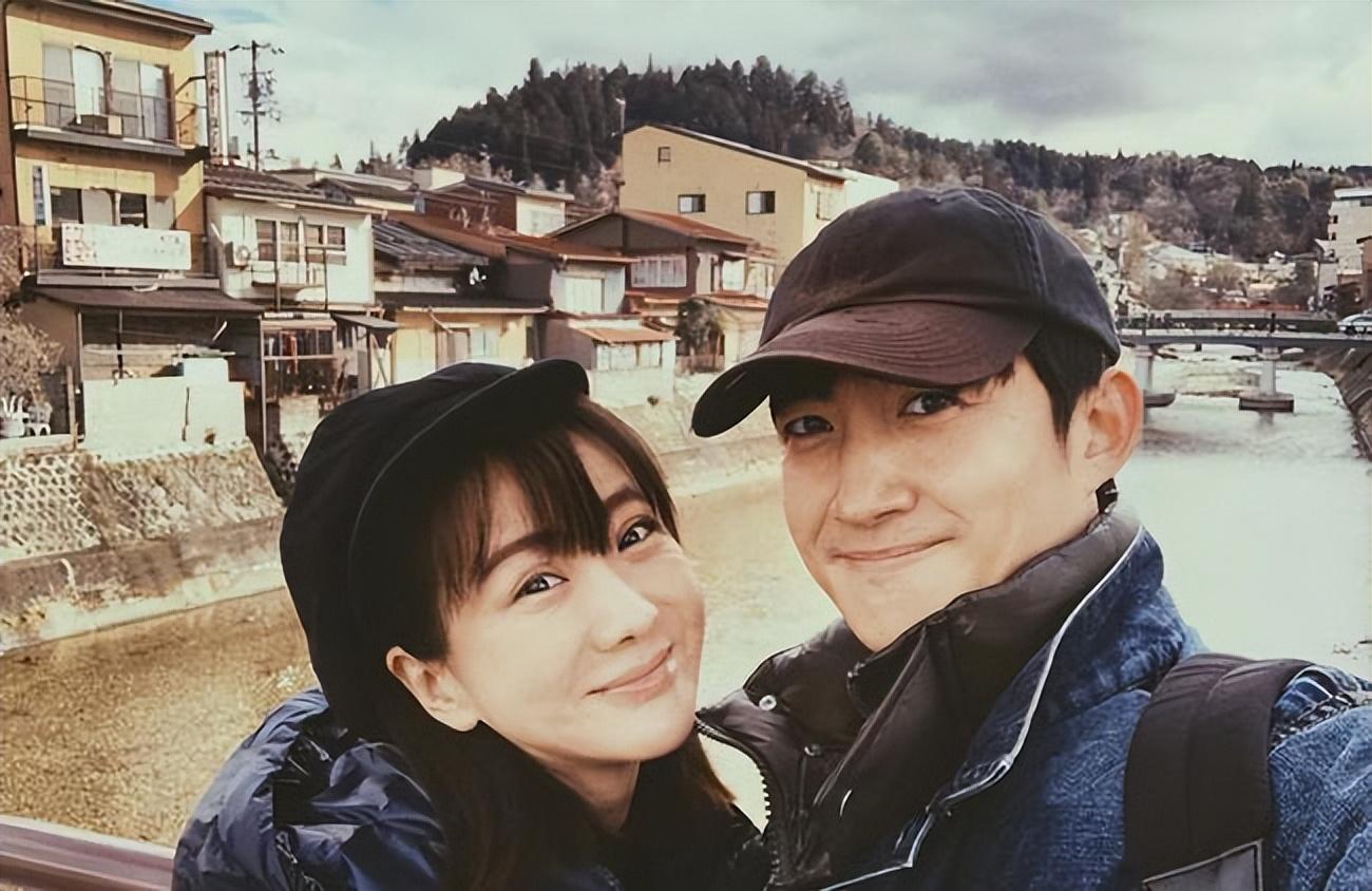 叔系男神:出道十年不温不火,婚后一年爆红,网友:娶妻是门玄学