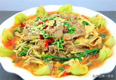 水煮牛肉要不要先腌制，厨师长告诉你煮生牛肉的正确方法，香辣鲜嫩又下饭