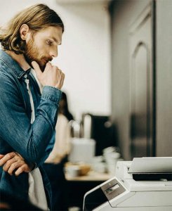 ​打印机卡纸了怎么办快速解决的方法（打印机卡纸怎么办视频教程）