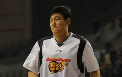 ​苏伟当年为何会被人称为“大巴停车场”，是因为他的进攻厉害吗？