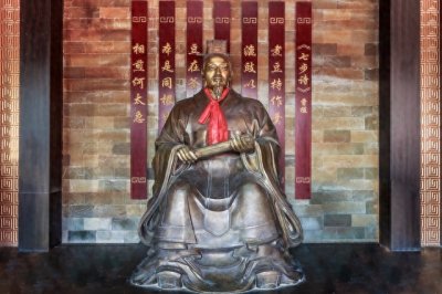 ​煮豆燃豆萁，豆在釜中泣。原意思到底是什么？