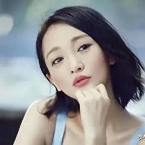 ​50岁周迅：未婚未育，活成令人艳羡的传奇