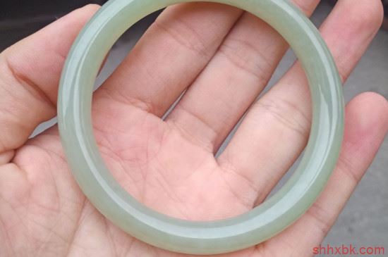 怎么养玉手镯才能透亮