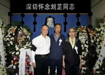 ​韩先楚和刘芷：老上级徐向前做媒还“约法三章”，夫妻恩爱45年