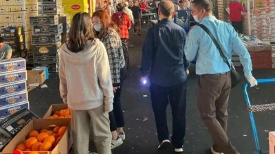 ​开水果店，夫妻俩一年轻松赚十几万的秘密！