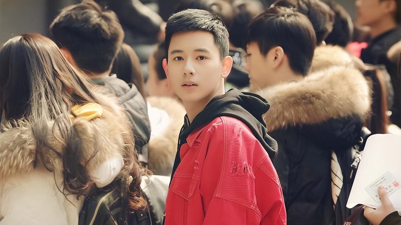 《流浪地球2》胡先煦的出场时间有多晚？电影快演完了，他才登场