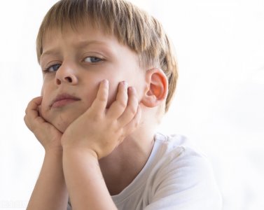 ​如何教育叛逆期的孩子是正确的（父母管教方式是关键，五招教会你化解小孩叛逆