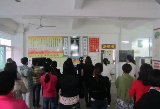 “打不还手、骂不还口！”未成年人女德班曝光…