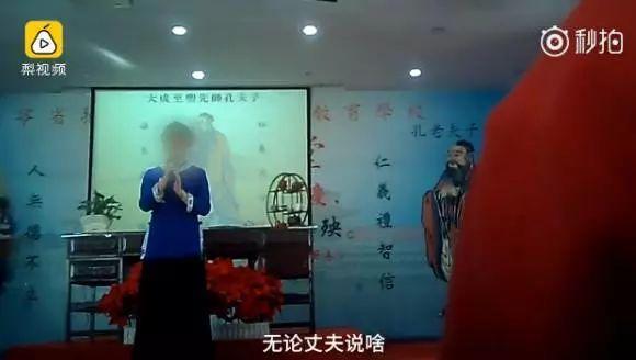 “打不还手、骂不还口！”未成年人女德班曝光…