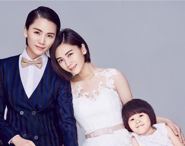 都说刘涛与曹曦文长相难分辨，当看到两人的女儿，更是惊掉下颚