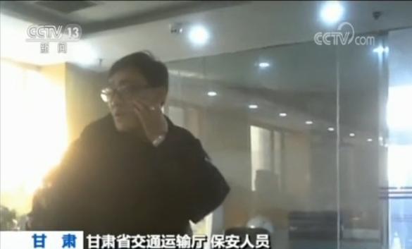 甘肃投资16亿扶贫路刷层涂料就算“整改” 记者调查四处碰壁