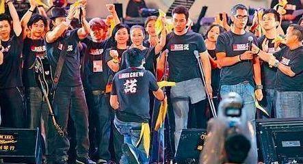 又有人向韩国人下跪？王思聪七字怒怼，周星驰却能让日本人下跪