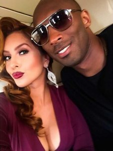 霍福德和妻子秀恩爱，NBA美妻谁最符合国人审美