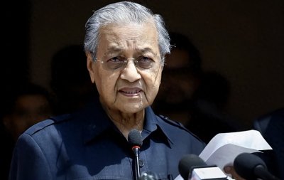 ​马哈蒂尔：一生两度执政马来西亚，上台亲华下台变脸，93岁任总理