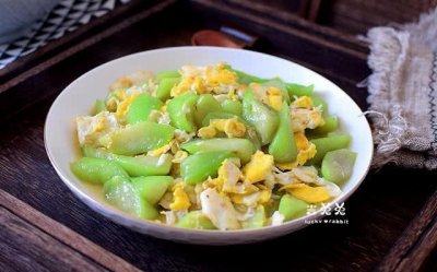 ​丝瓜可以和鸡蛋一起吃吗，丝瓜可以和鸡蛋一起烧？