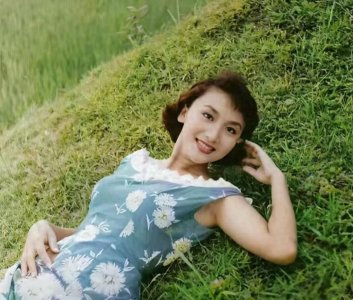 ​50年代，夏梦和母亲的合影，婉拒金庸表白，两人同一天去世！