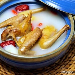 ​天麻蒸鸽子的正确做法（营养又美味的鸽子汤烹饪教程）