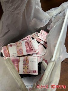 ​“摸了摸，是真币！”老人在垃圾桶翻出24万元现金