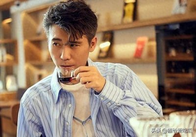 ​李乃文和老婆牵手外出，结婚3年却是校园恋，杨婷个人资料一览