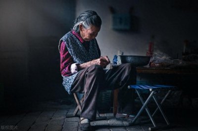 ​中国空巢老人心理健康危机：3.1亿老龄化浪潮下的隐痛与突围之路