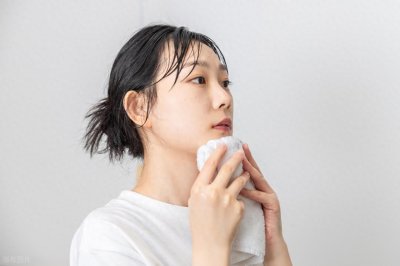 ​用盐水洗脸绝了！这6大好处让你皮肤悄悄变干净