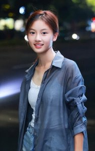​4年前，7岁女孩因为一张笑脸走红，父母拒百万签约，如今后悔吗？