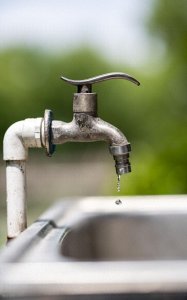 ​水龙头滴水怎么维修？5种常见原因分析，DIY轻松解决家居小烦恼！