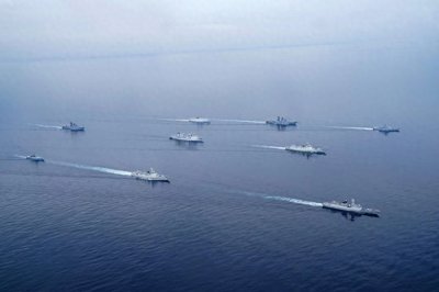 ​中俄10艘军舰出动，在日本海敲山震虎，战略军演随后就到