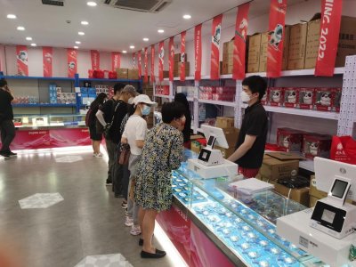 ​难说再见 期待重逢——“冰墩墩”“雪容融”实体销售下线倒计时