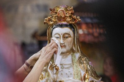 ​王母娘娘和玉皇大帝什么关系，她究竟是不是玉皇大帝的夫人？