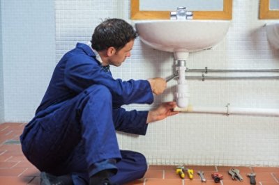 ​漏水维修报价差10倍？屋顶漏水别急着砸钱！先看这份避坑价目表