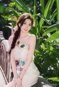 ​最美电竞主持人 唯嘉 肤色白皙 容貌美丽 独具魅力让人心痒痒
