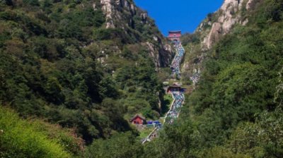​最代表泰山的石刻——五岳独尊