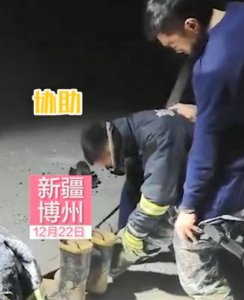 ​致敬英雄！新疆消防员扑火4小时后衣服冻成“盔甲”，脱都脱不下来
