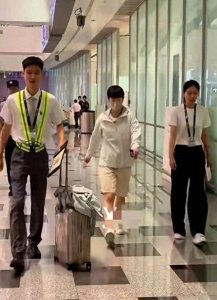 ​国乒冠军孙颖莎，遭粉丝围堵！