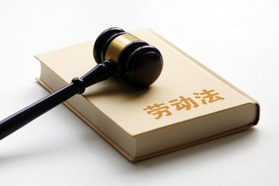 ​入职仅37天，62岁女工夜班期间猝死！工伤认定背后现三大争议
