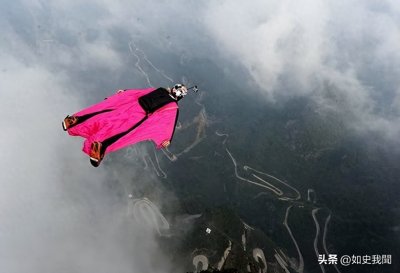 ​24岁女大学生刘安：花费千万追求翼装飞行，最终却魂断天门山