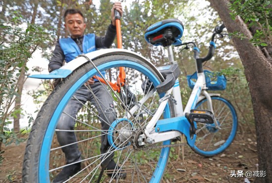 他被称共享单车锦衣卫,3年剪单车私锁3万把,最多1天45把