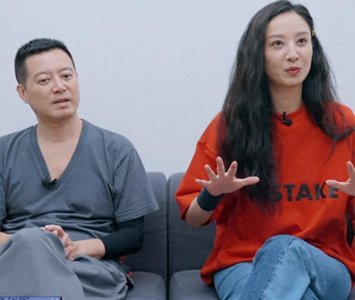 ​郑希怡首次携老公上节目，老公帅气稳重，搬家到上海住复式大平层