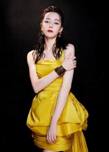 ​被传与黄景瑜未婚生子，迪丽热巴方回应，郭美美称男方配不上热巴